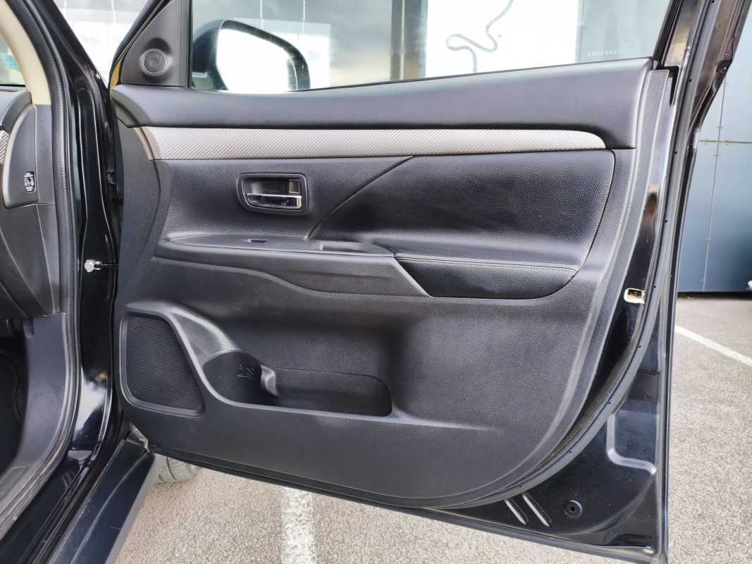Mitsubishi Outlander — 27