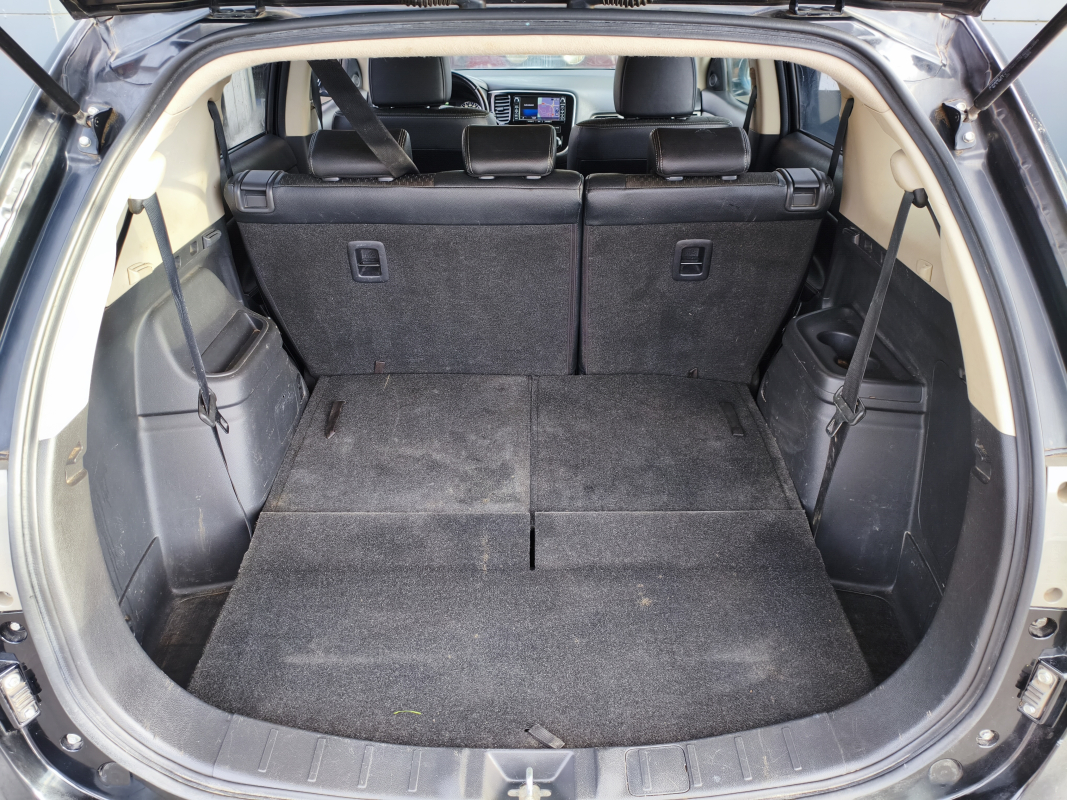 Mitsubishi Outlander — 23