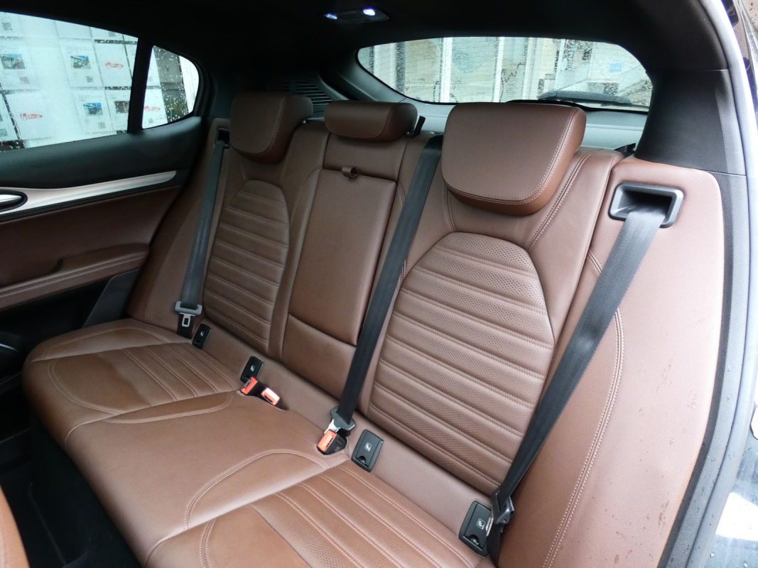 Alfa Romeo STELVIO — 12