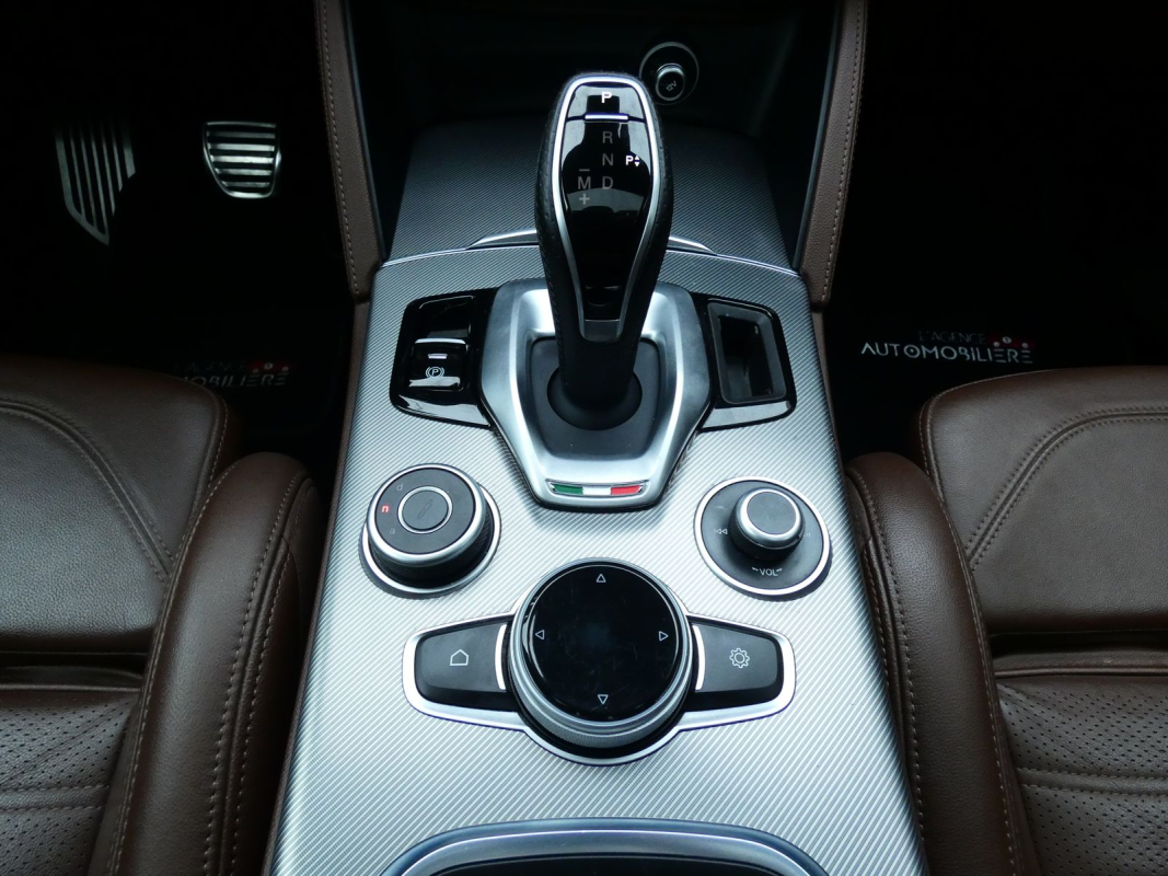 Alfa Romeo STELVIO — 17
