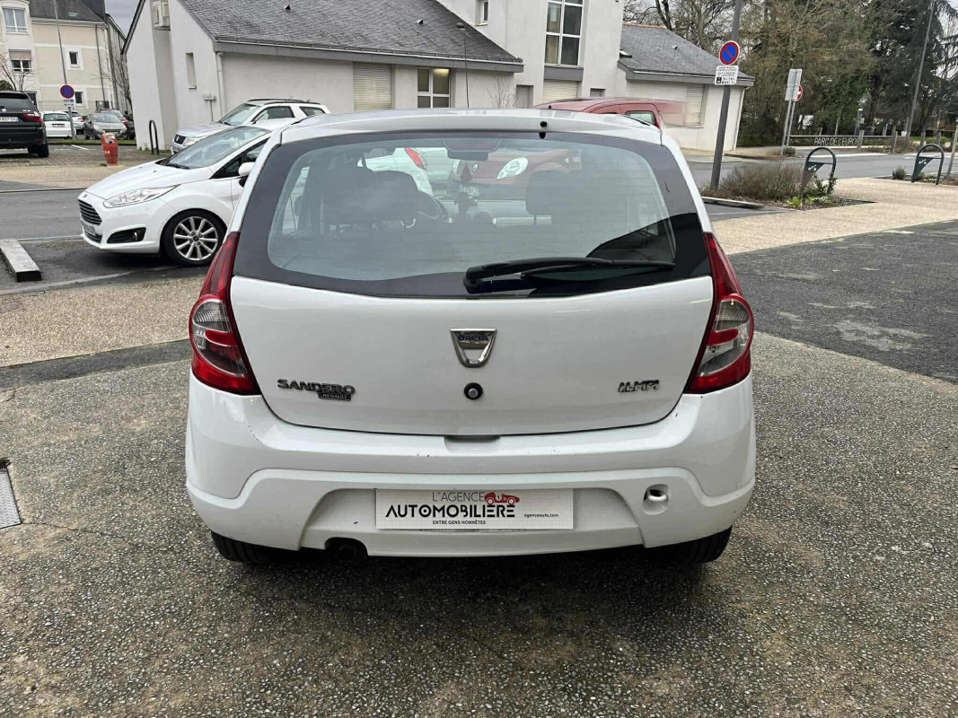 Dacia Sandero — 6