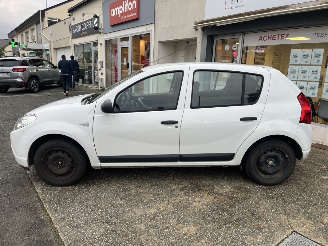 Dacia Sandero — 8