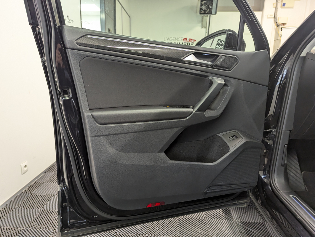 Volkswagen Tiguan — 24