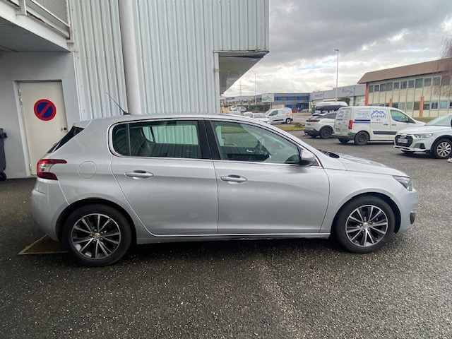 Peugeot 308 — 8