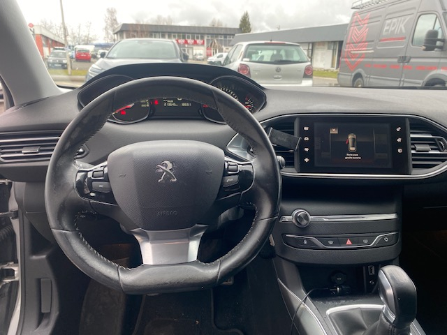 Peugeot 308 — 12