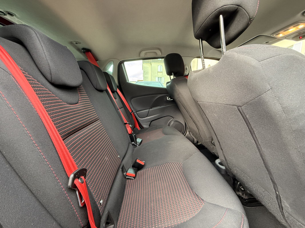 Renault Clio — 12