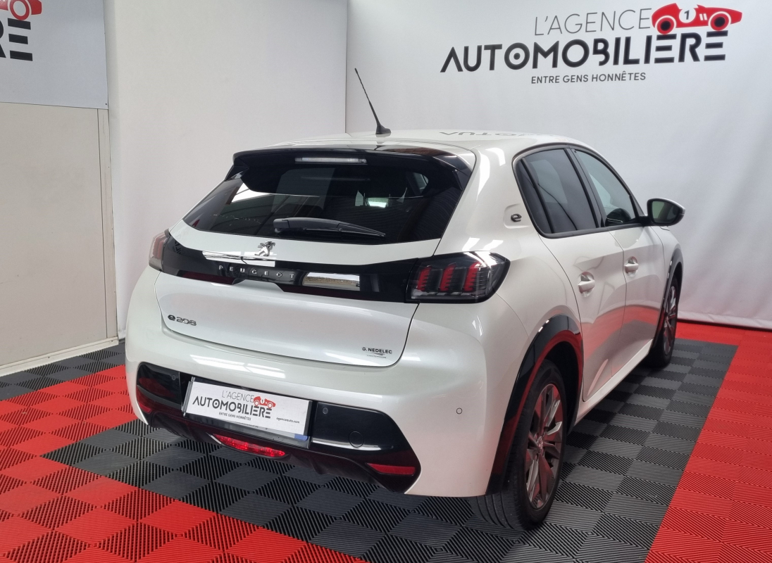 Peugeot e-208 — 4