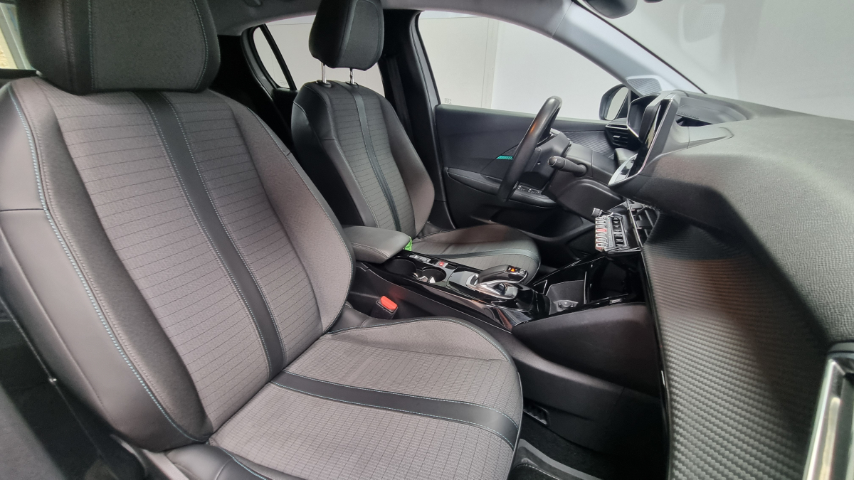 Peugeot e-208 — 14