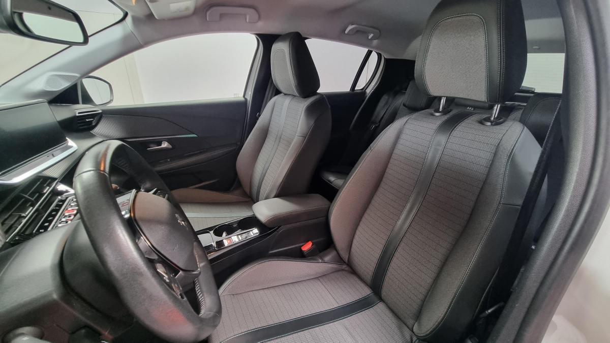 Peugeot e-208 — 12