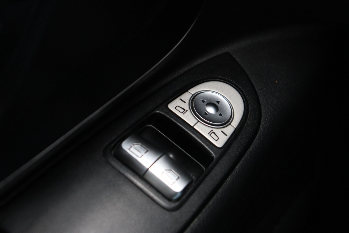 Mercedes Vito — 32