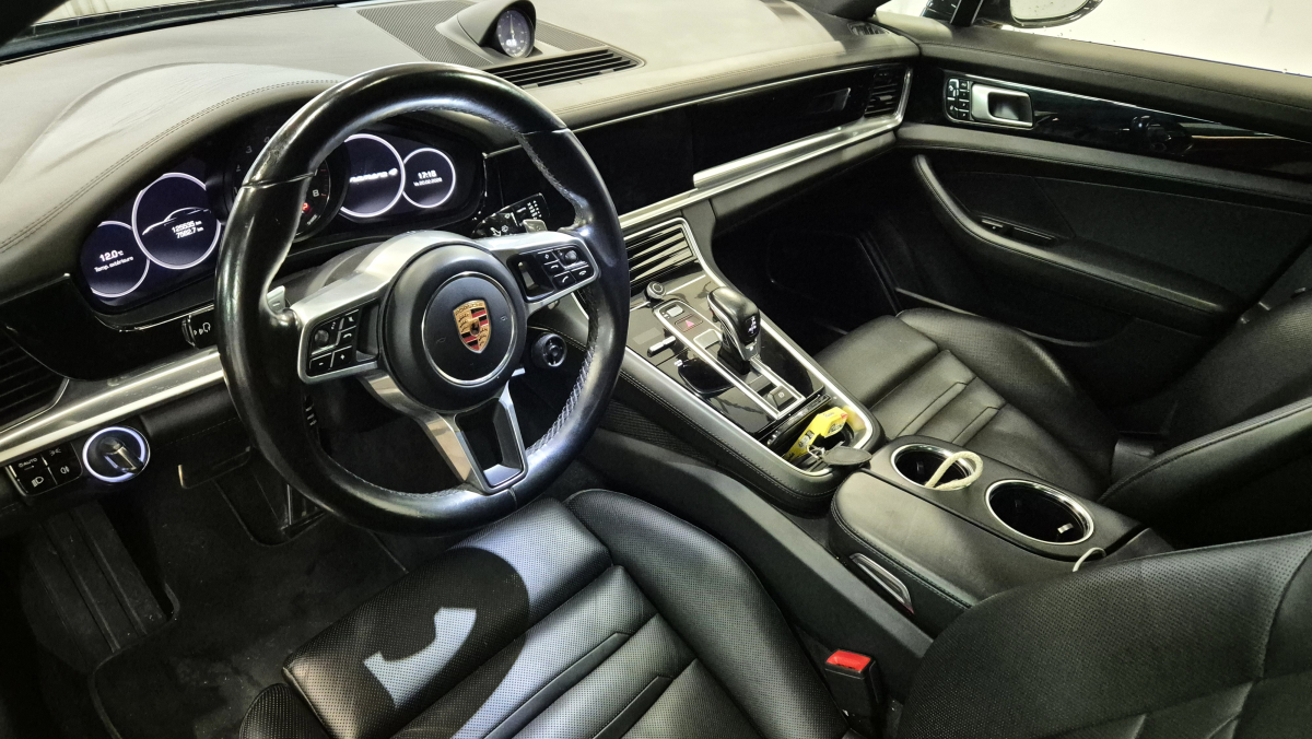 Porsche Panamera — 14