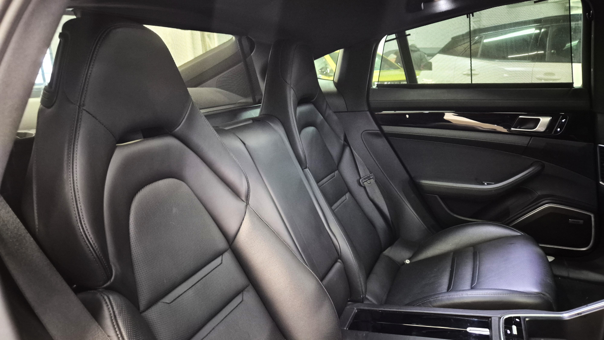 Porsche Panamera — 12