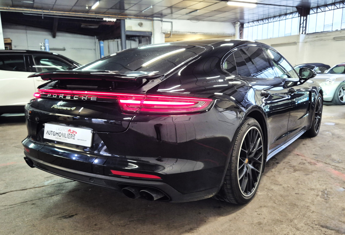 Porsche Panamera — 4