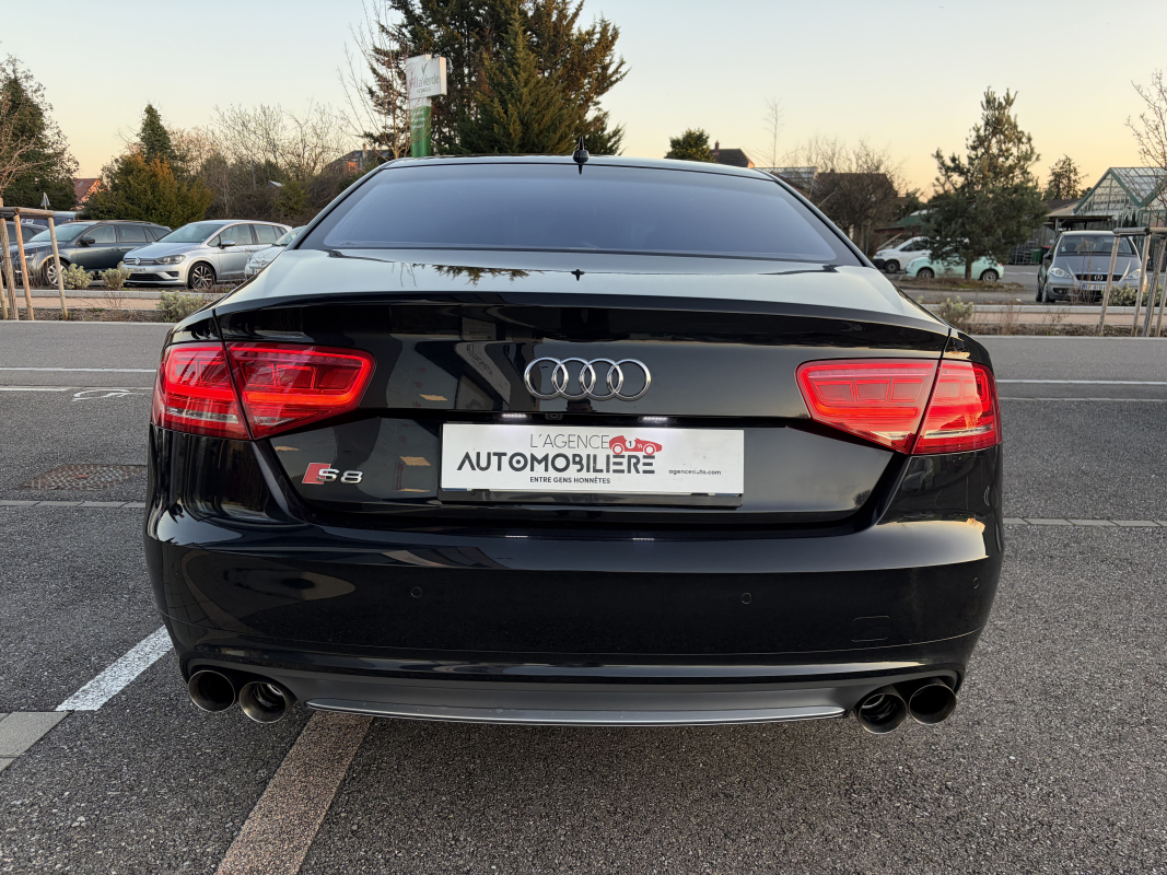Audi S8 — 3