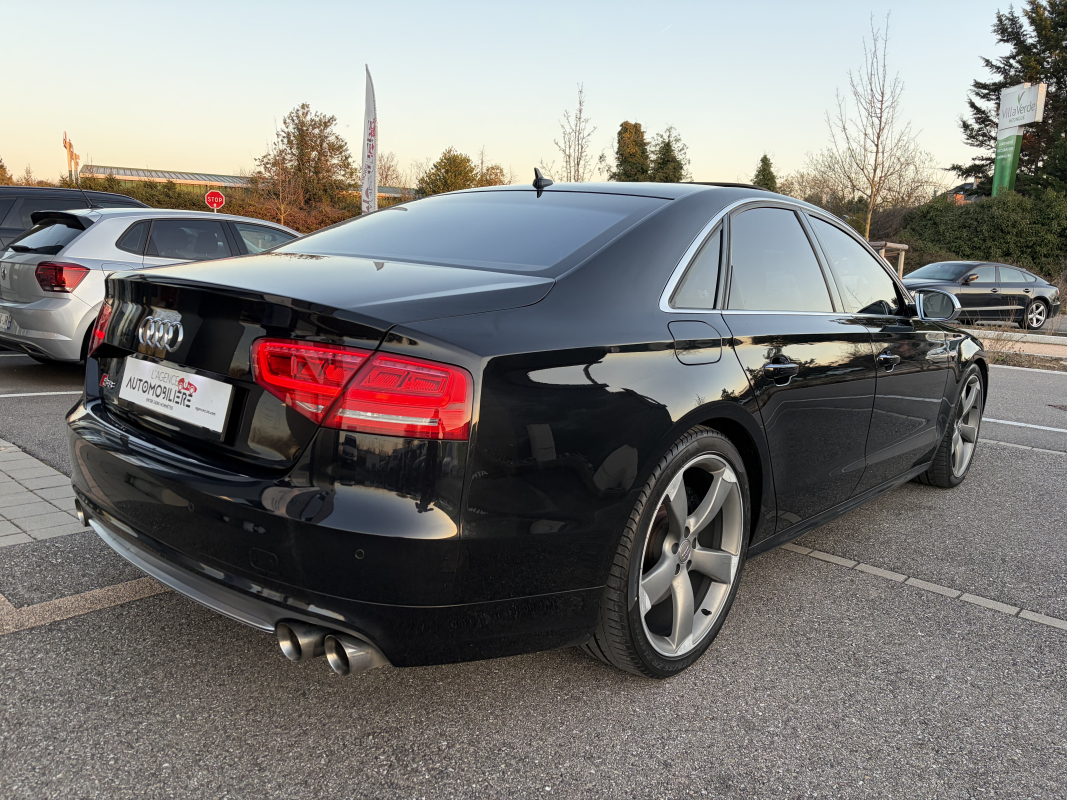 Audi S8 — 2