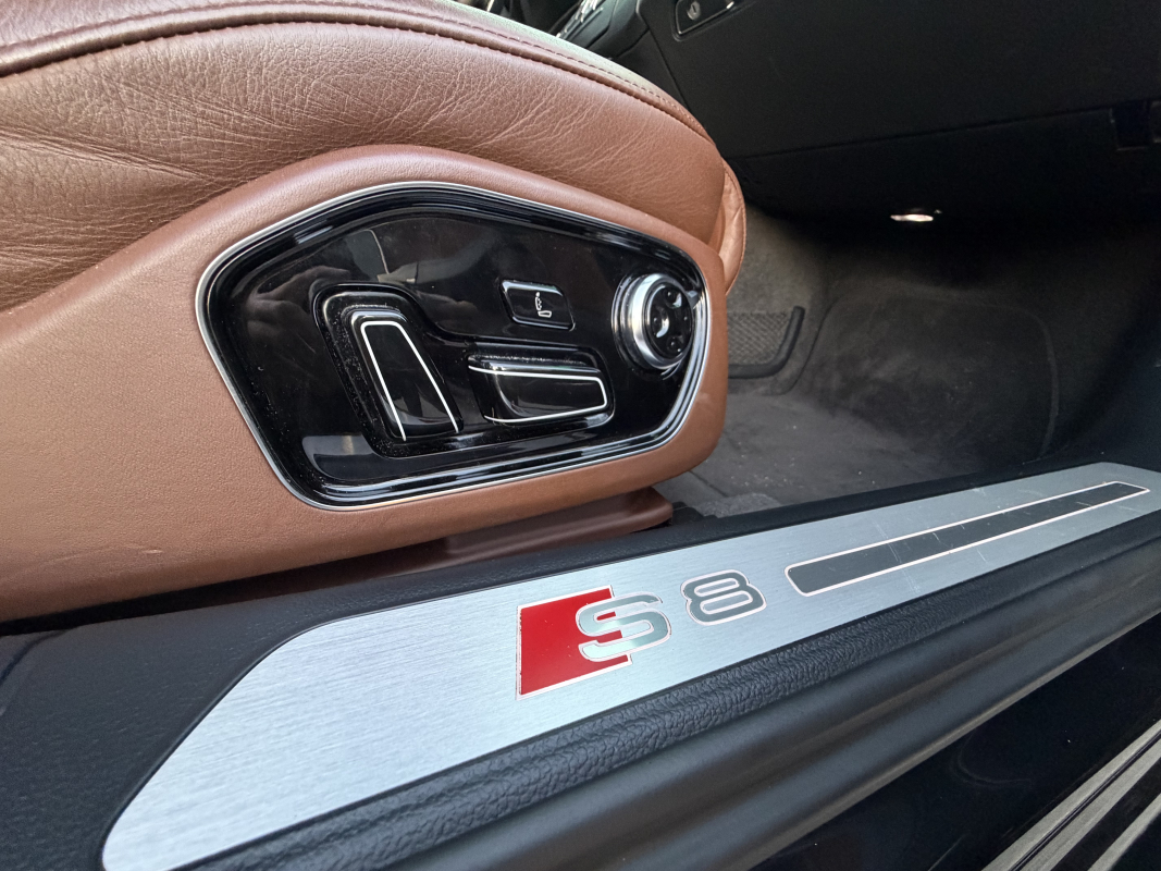 Audi S8 — 12