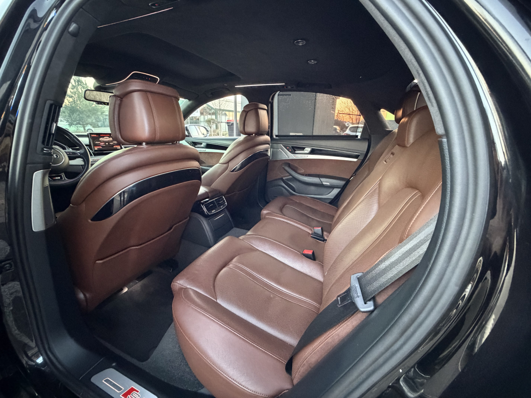 Audi S8 — 16