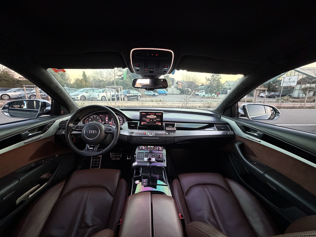 Audi S8 — 8