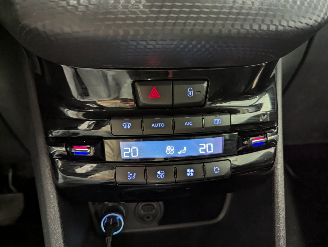 Peugeot 2008 — 23