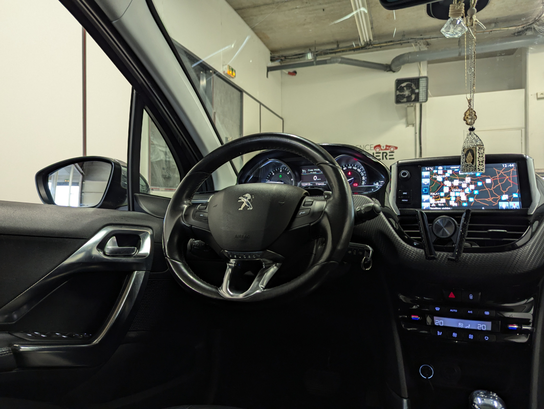 Peugeot 2008 — 8