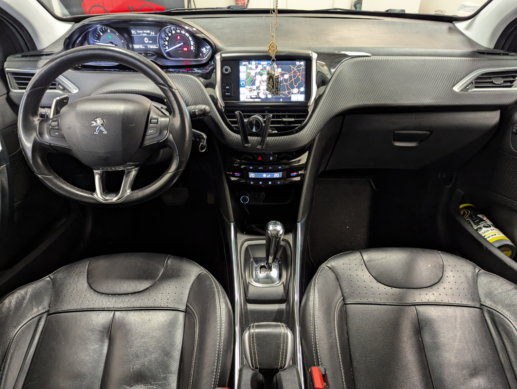 Peugeot 2008 — 12