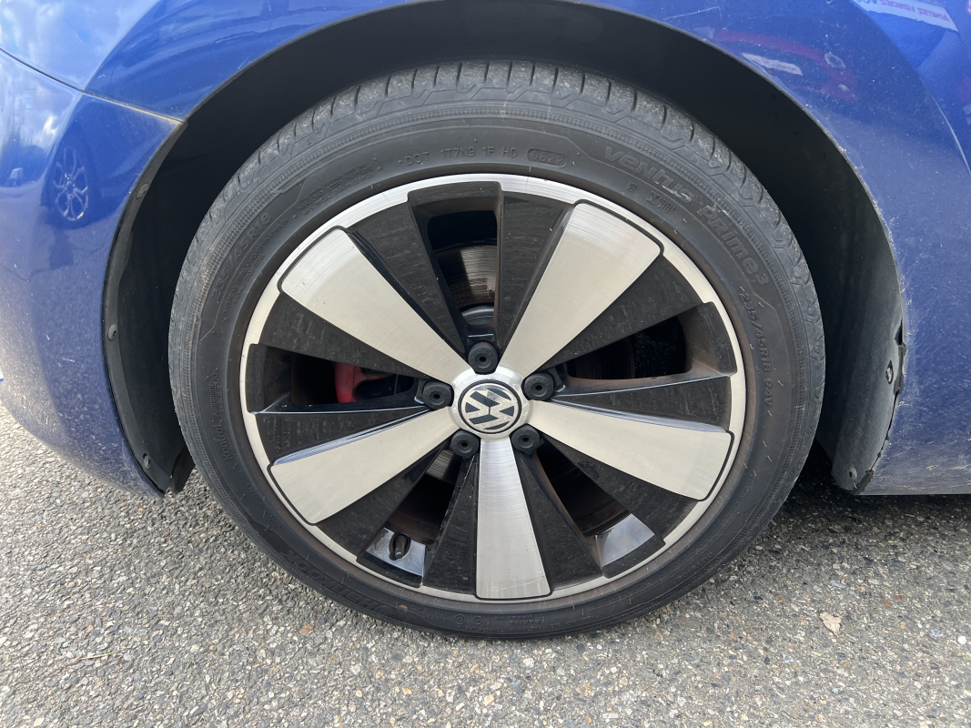 Volkswagen New beetle — 36