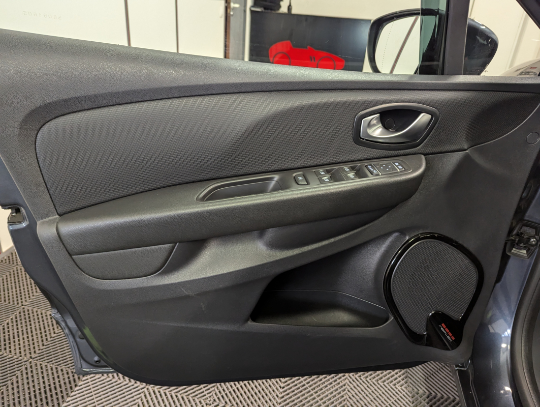 Renault Clio — 25