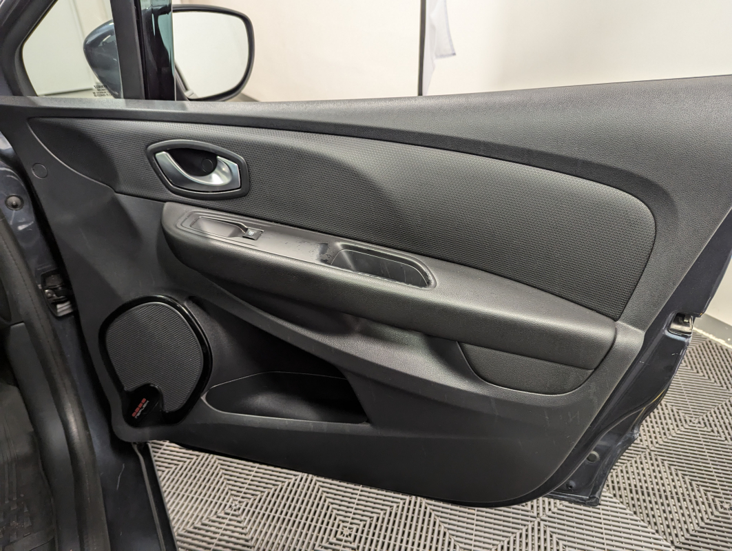 Renault Clio — 24