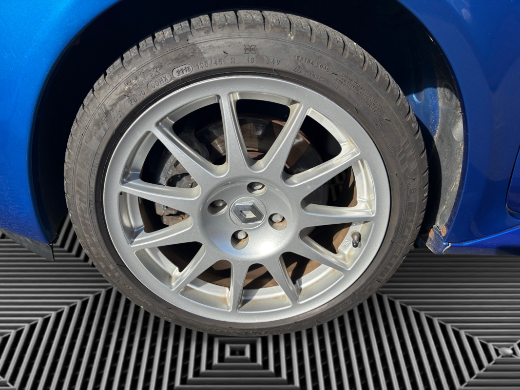 Renault Clio — 9