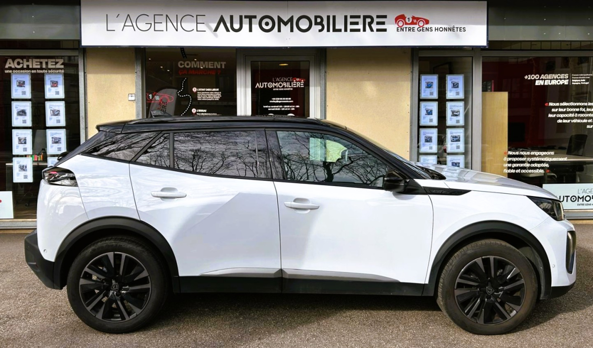 Peugeot 2008 — 8
