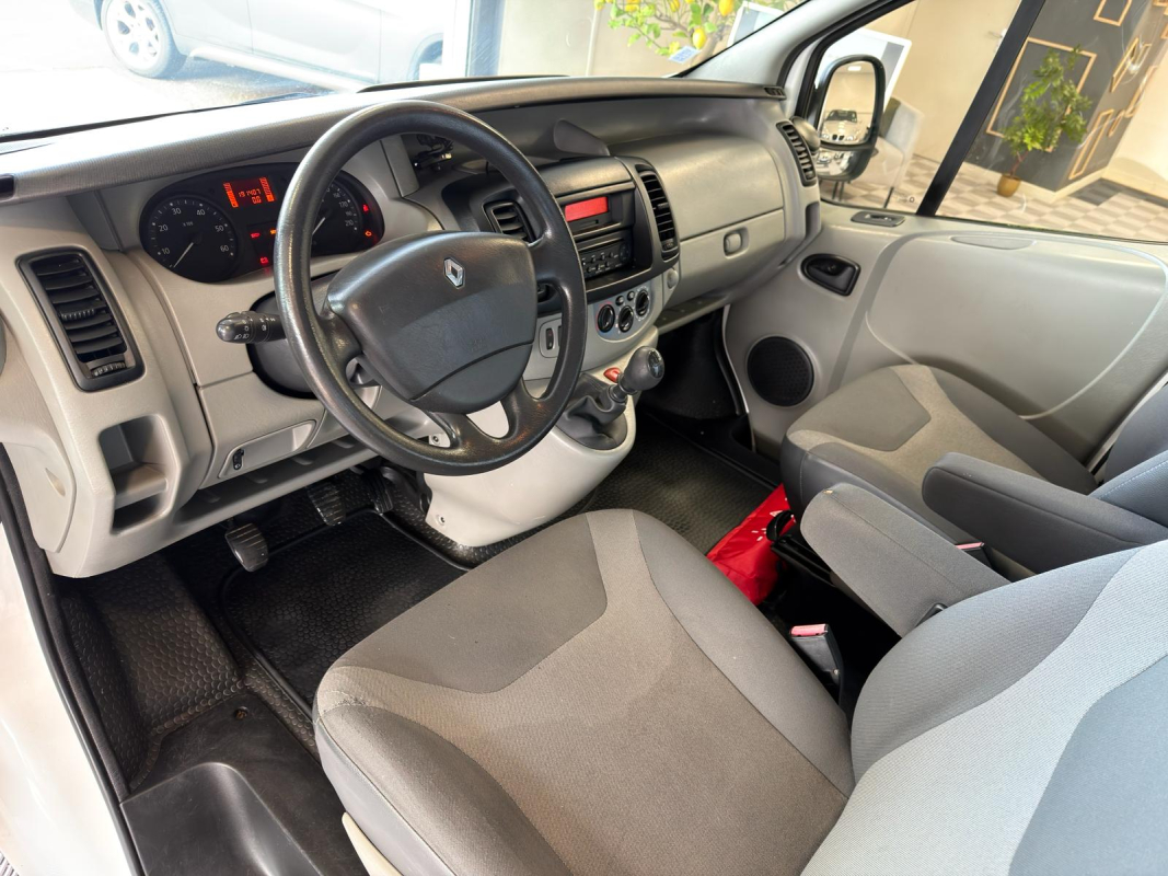 Renault Trafic — 11