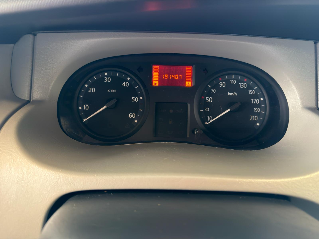 Renault Trafic — 13