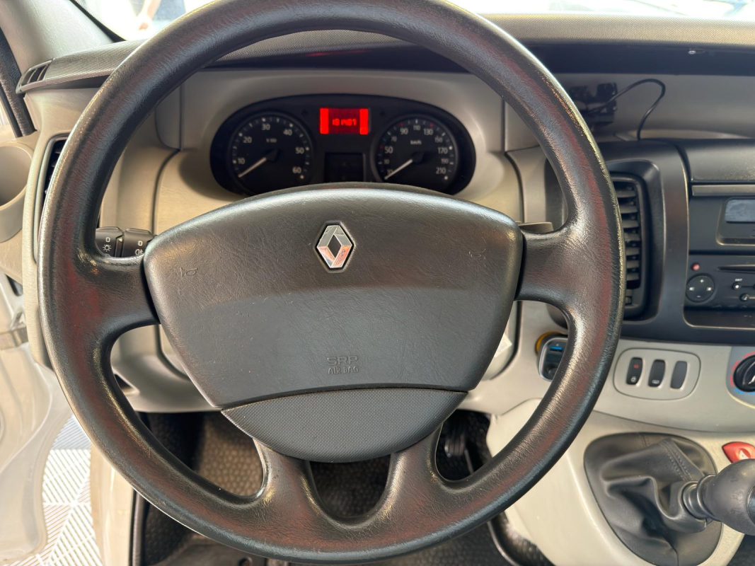 Renault Trafic — 12