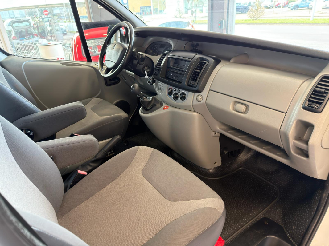 Renault Trafic — 19