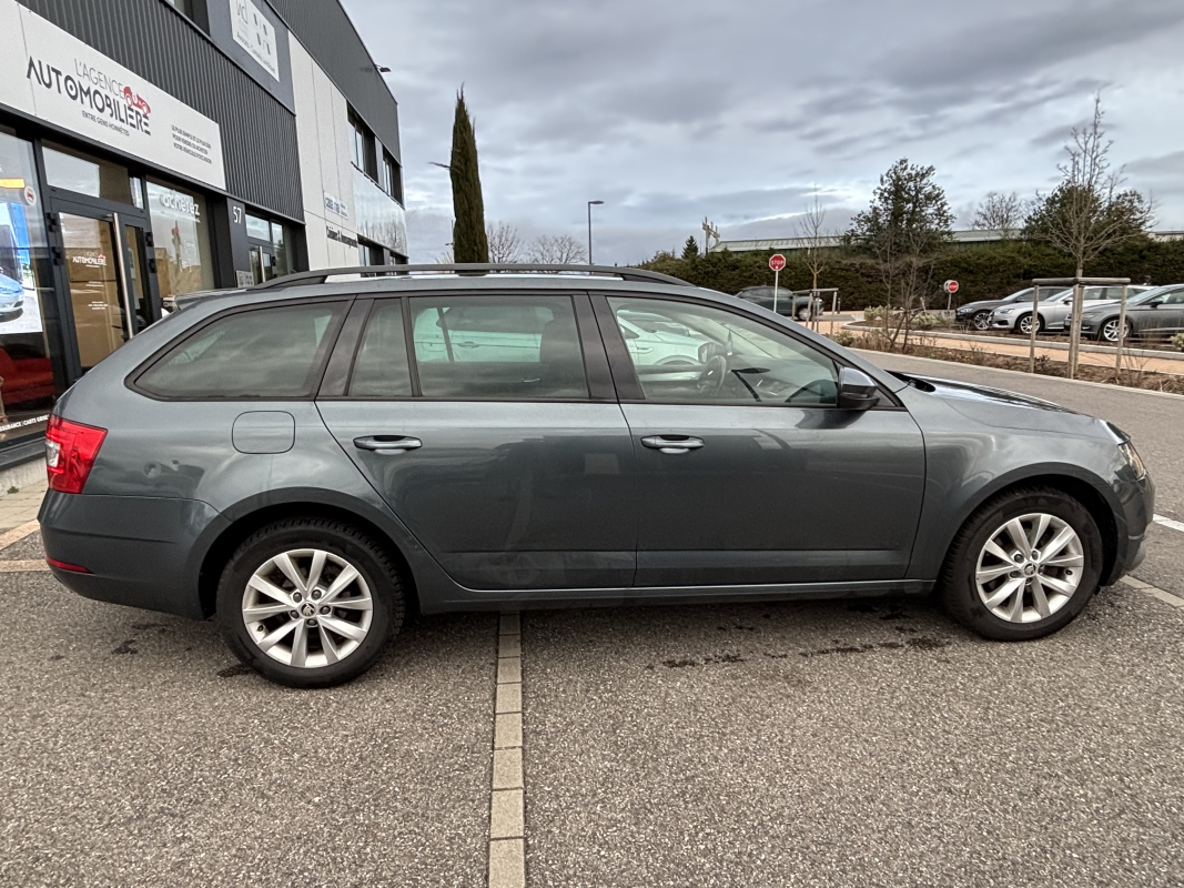 Skoda Octavia Combi — 8