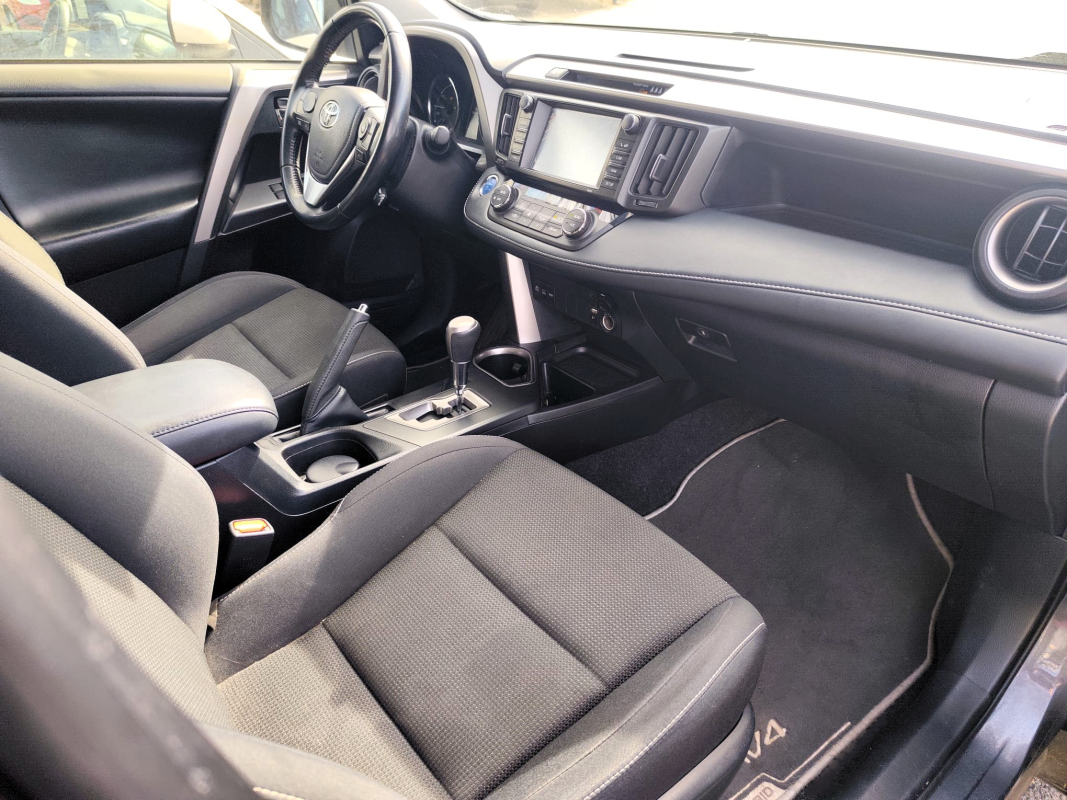 Toyota RAV4 — 12