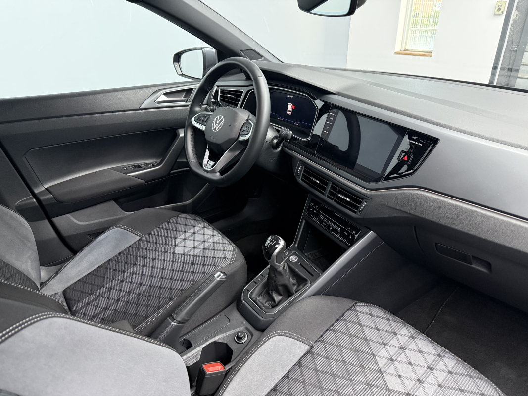 Volkswagen Polo — 24