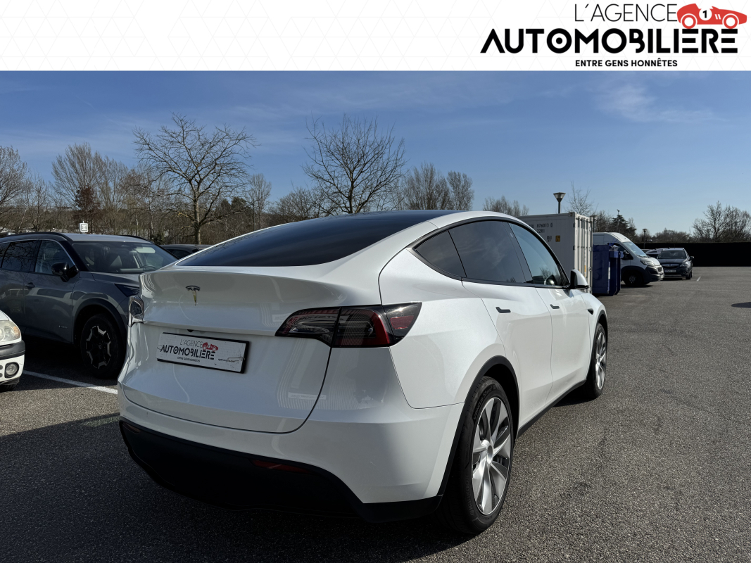 Tesla Model Y — 3