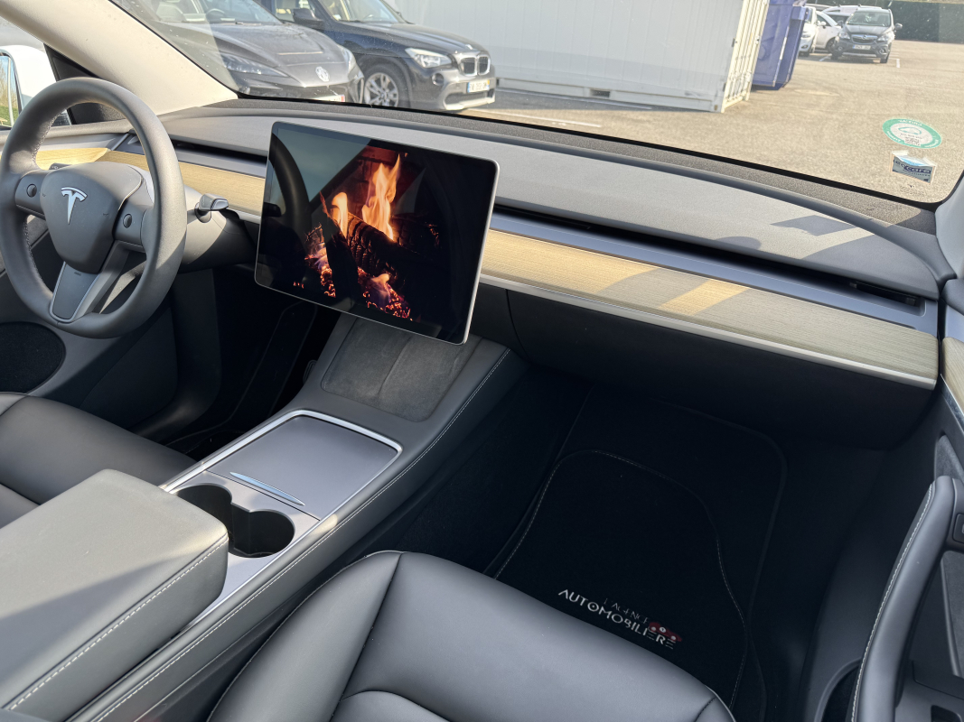 Tesla Model Y — 17