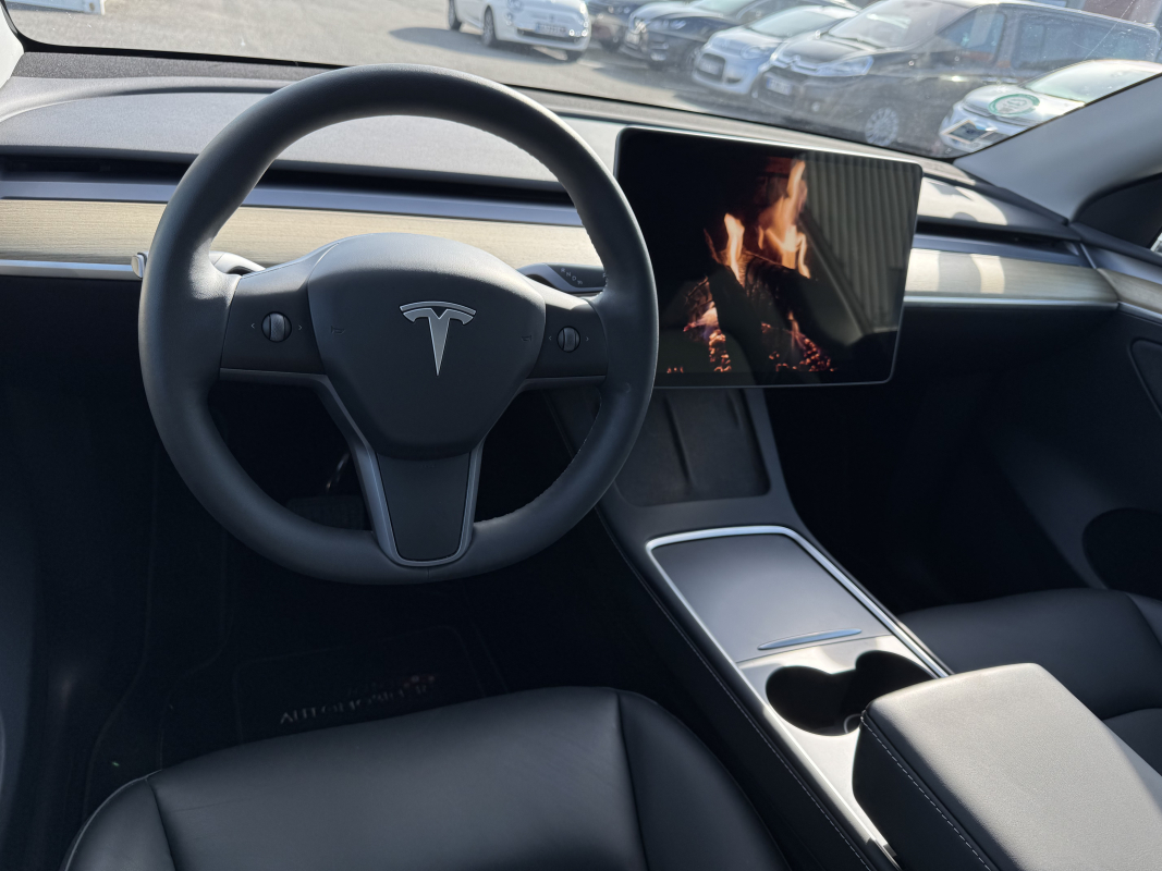 Tesla Model Y — 12