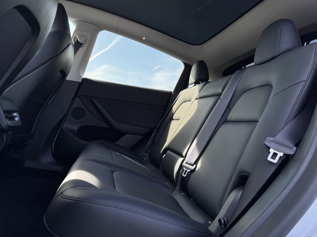 Tesla Model Y — 16