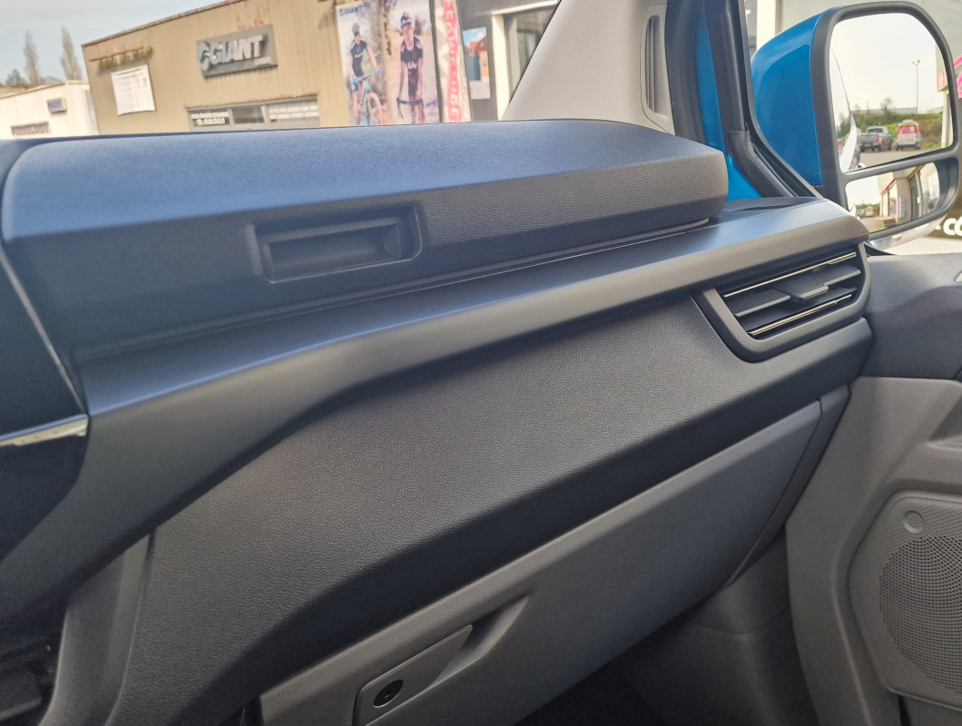 Ford Transit — 32