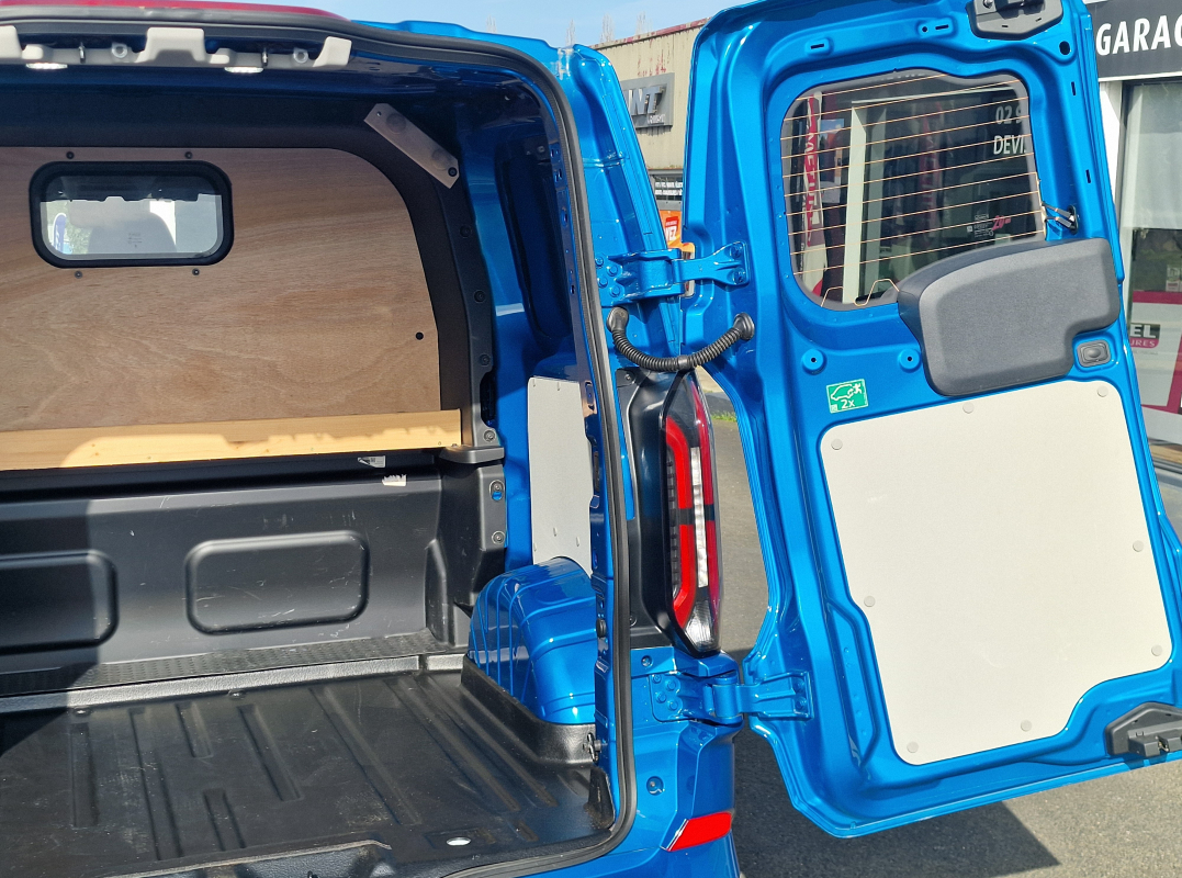 Ford Transit — 38