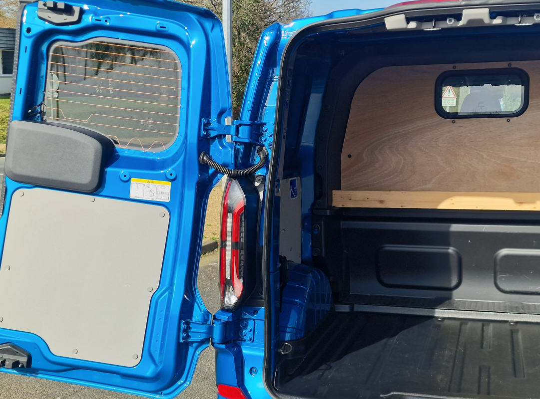 Ford Transit — 36