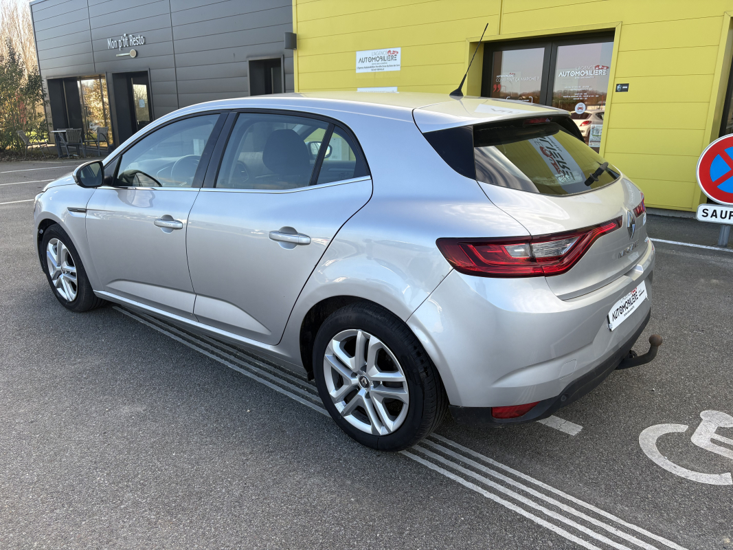 Renault Megane — 8