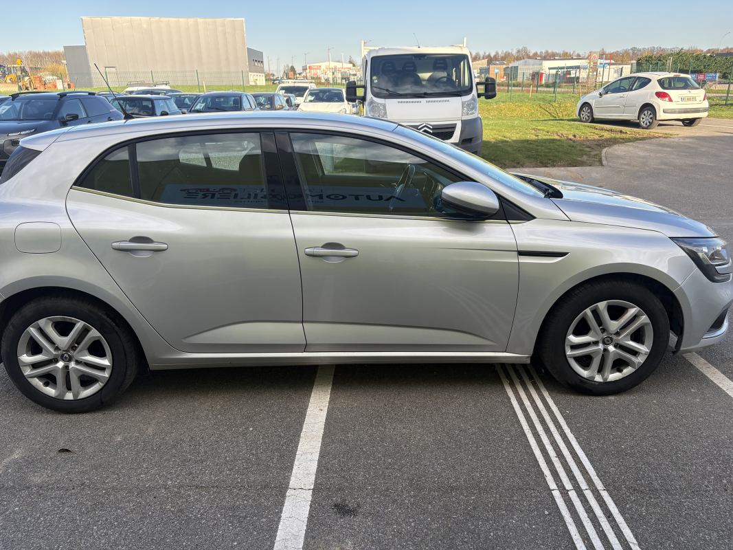 Renault Megane — 5