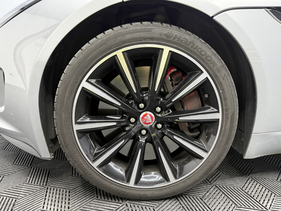 Jaguar F-Type — 25