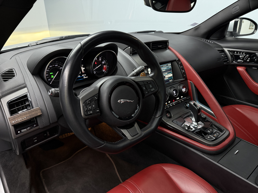 Jaguar F-Type — 17