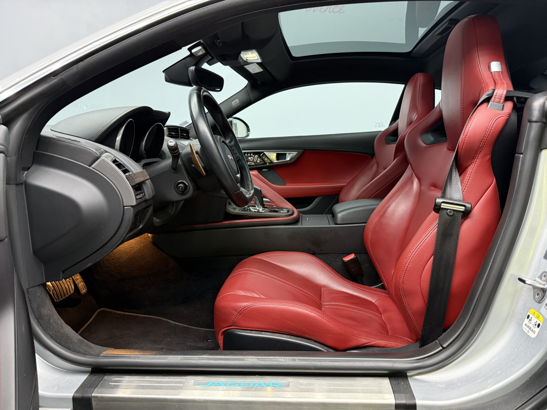 Jaguar F-Type — 15