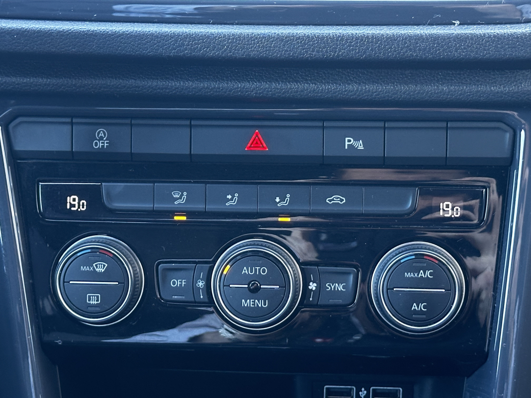 Volkswagen T-roc — 35